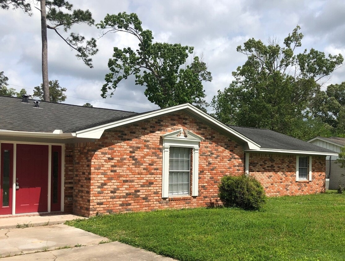 Primary Photo - Gorgeous all renovated Home in Sour Lake, TX!