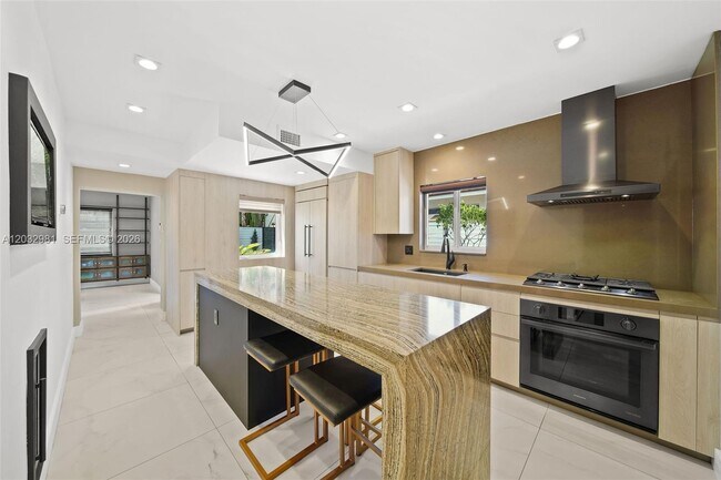 Foto del edificio - 4416 Alton Rd