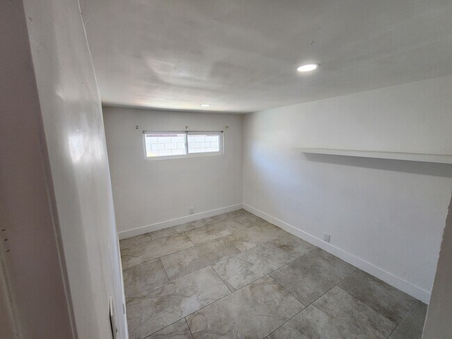 Foto del edificio - 2425 Daley St