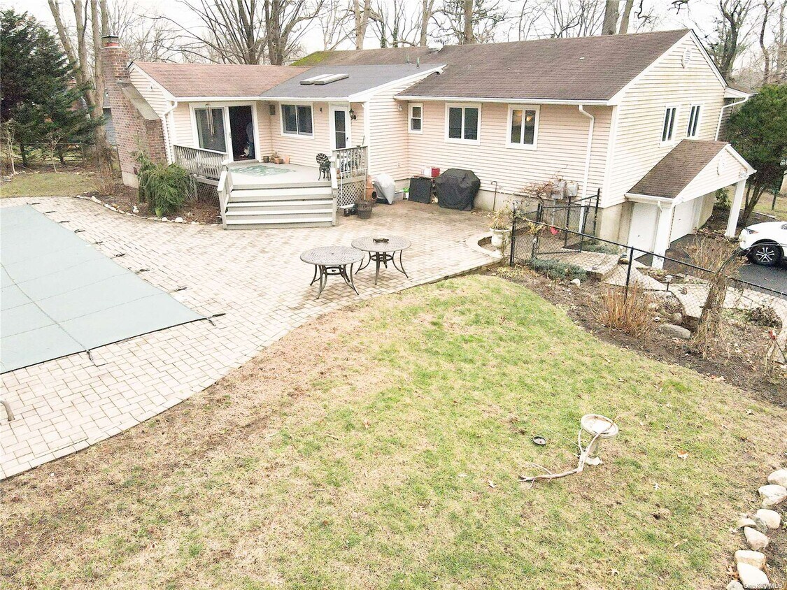 Primary Photo - 3 Josephine Ln