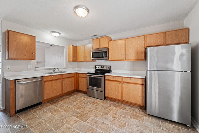 Building Photo - 1072 W Pueblo Dr