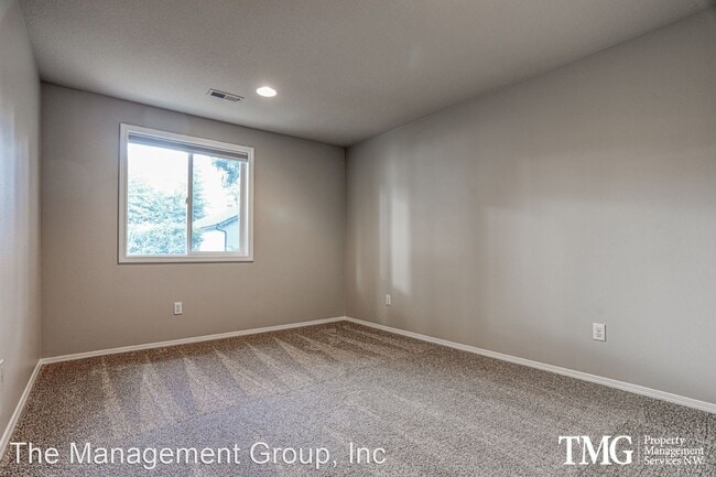 Building Photo - 4 br, 2.5 bath House - 3012 NE 166th Place
