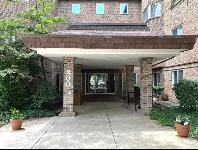 Building Photo - 300 S Roselle Rd