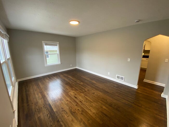 Building Photo - Fully Remodeled 3 Bedroom House!