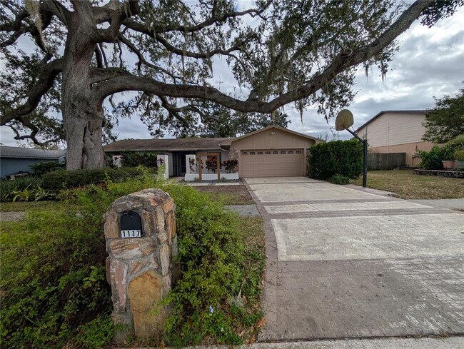 Building Photo - 1117 Lakemont Dr