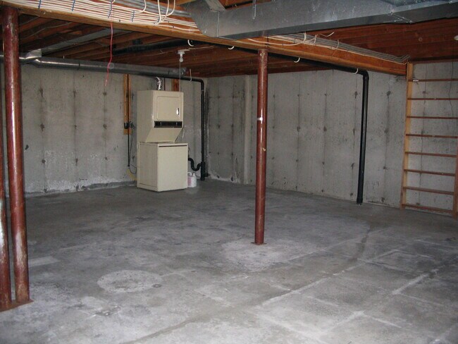 Building Photo - 150 Beacon Hill Common