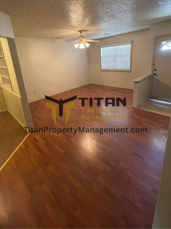 Foto del edificio - 2 Bed/2 Bath End Unit Apartment