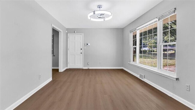 Building Photo - 2726 Hollywood Dr