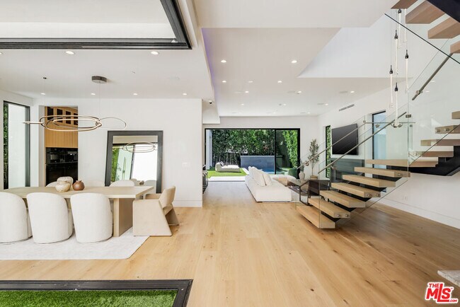 Foto del edificio - 14822 Hesby St