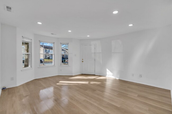 Foto del edificio - 54 Hopewell Ln