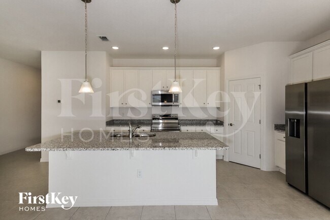 Foto del edificio - 422 Reina Wy