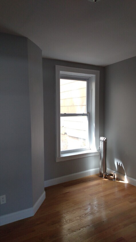 Building Photo - 87 E 31st St