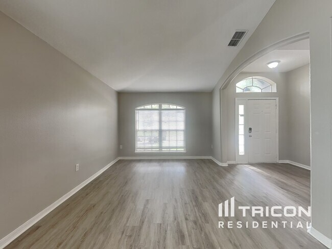 Foto del edificio - 1371 Winged Foot Dr