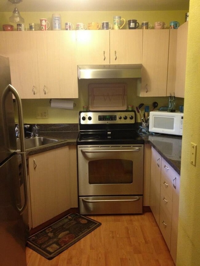 Building Photo - Beautiful Townhome Style Condo Harbour Pointe / Mukilteo