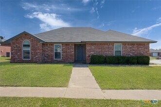 Building Photo - 3802 Lone Oak Dr