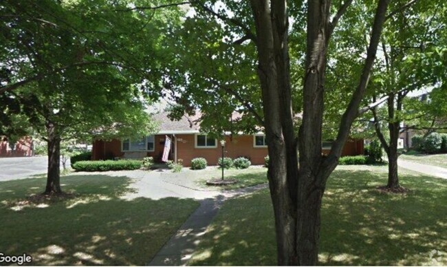 Building Photo - 2490 Flintridge Dr