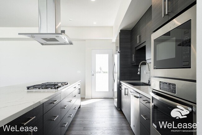 Building Photo - 2 br, 2 bath House - 3047 North Park Way #302