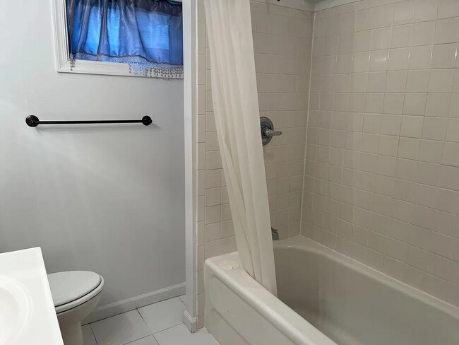 Baño del sótano - 3403 Aberdeen St