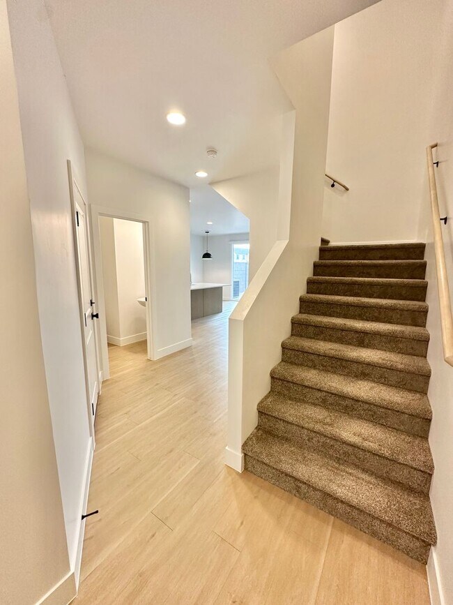 Foto del edificio - 4 bedroom, 2.5 bathrooms Home!