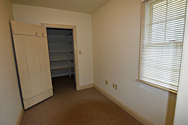 Building Photo - 9413 Kings Hwy