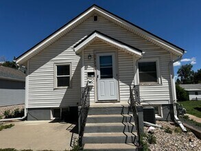 Building Photo - 923 23rd St