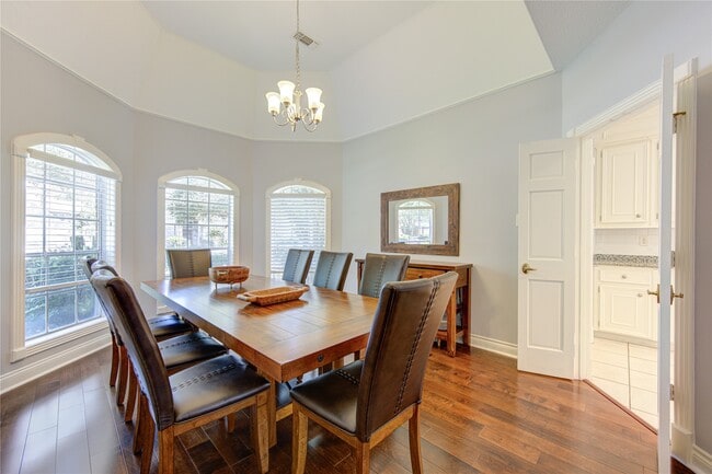 Building Photo - 3622 Springhill Ln