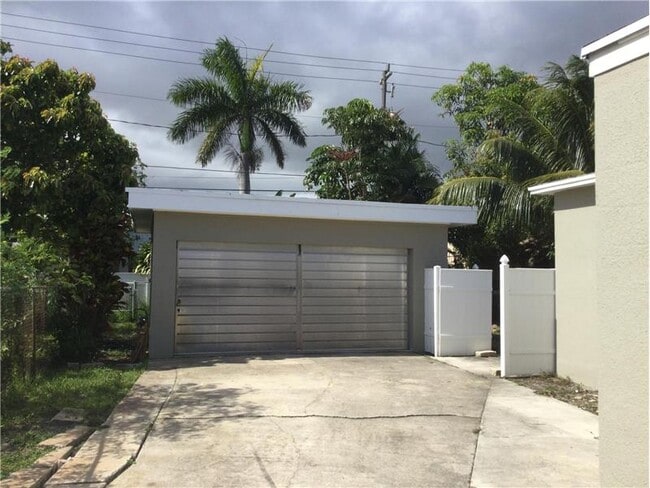 Building Photo - 823 Avenida Hermosa