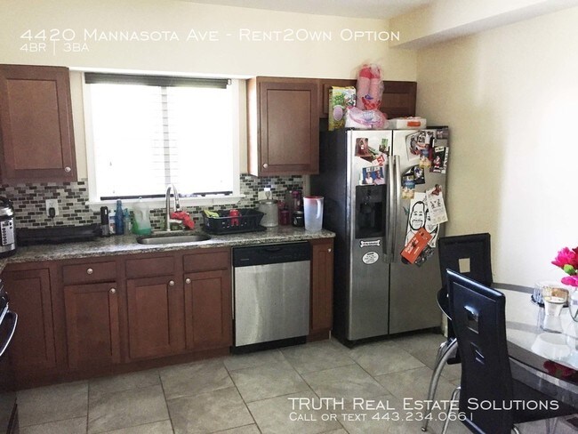 Building Photo - 4420 Mannasota Ave