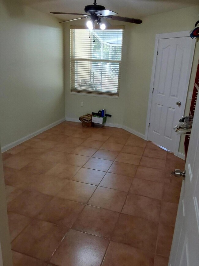 Foto del edificio - 2204 Chadwick Ct