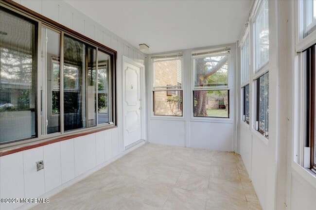 Building Photo - 115 Amberly Dr