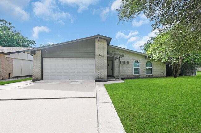 Photo - 2239 Fairgreen Dr Apartment