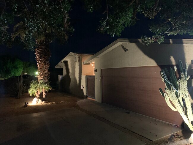 Foto del edificio - 32631 Cathedral Canyon Dr