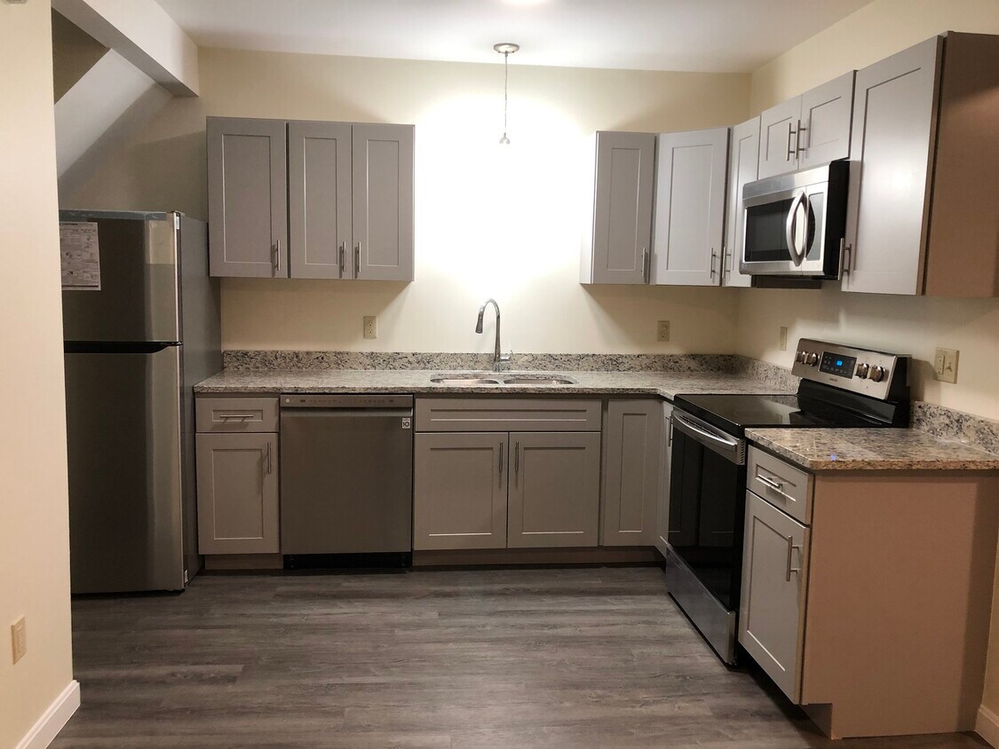 Foto principal - 662 Tyler St