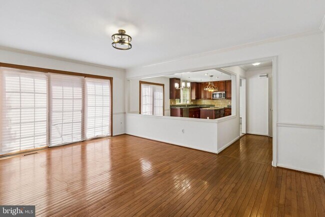 Foto del edificio - 820 Chatsworth Dr