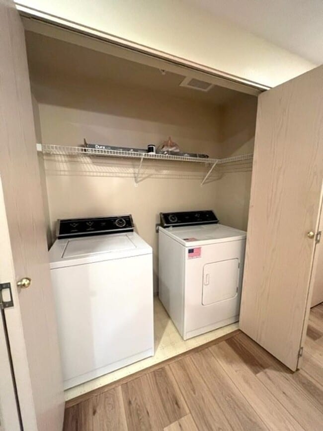 Building Photo - 2bd/2ba Woodinville Condo