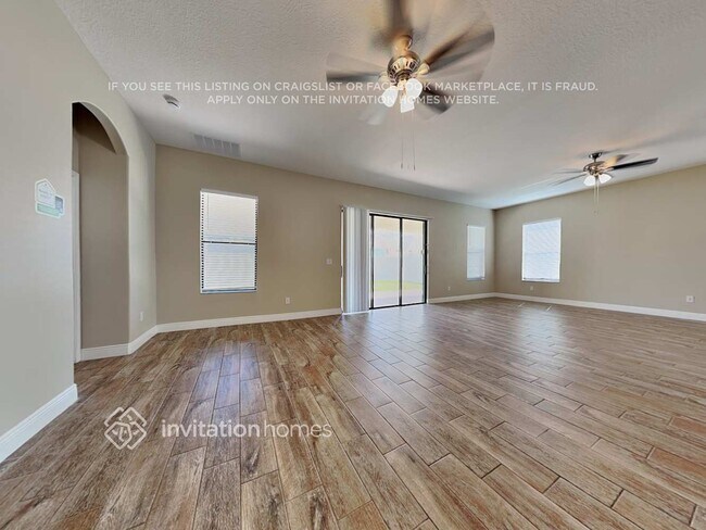 Building Photo - 1892 Tonka Terrace