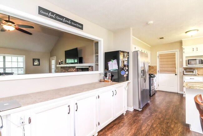 Foto del edificio - 87 Aileen Dr