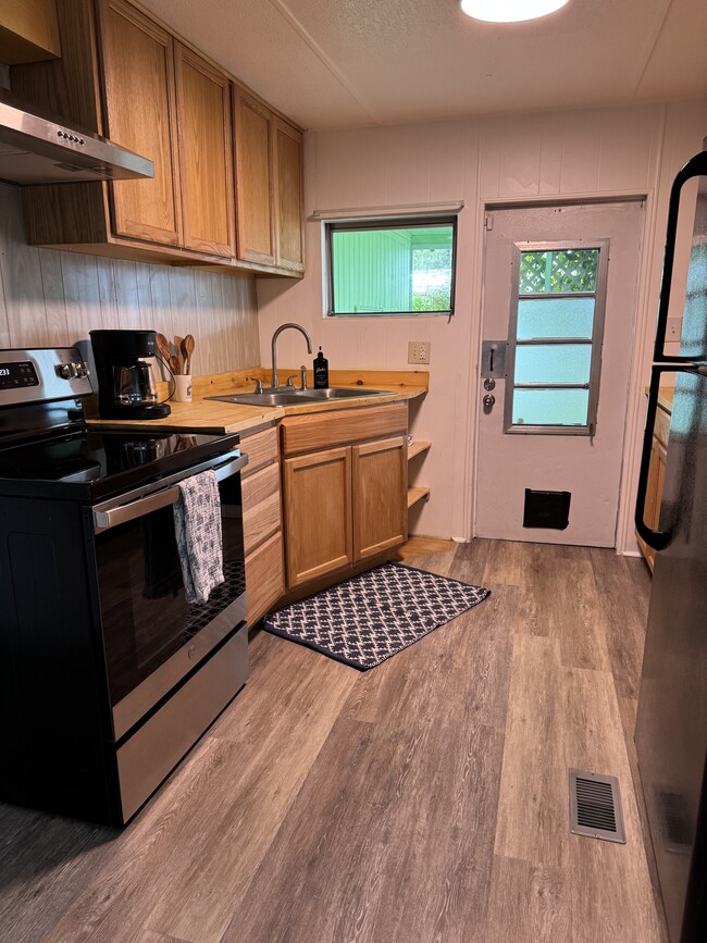 Foto del edificio - 12136 Fairway Ave