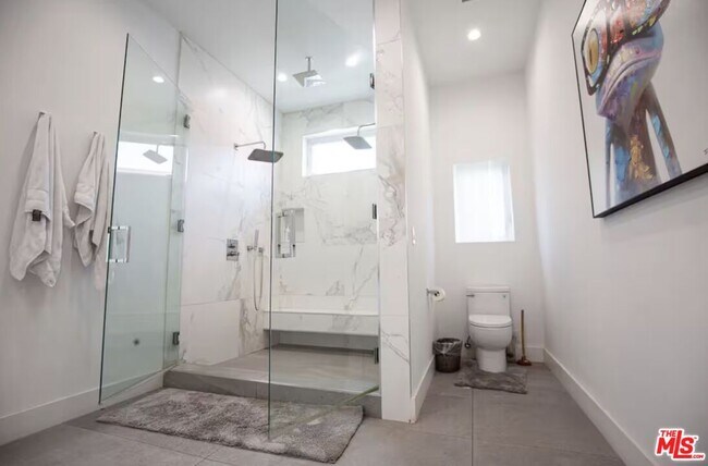 Foto del edificio - 1420 Stearns Dr