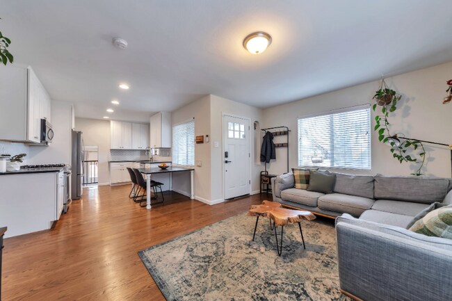 Foto del edificio - 1223 Holly St