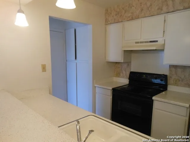 Foto del edificio - 215 Sprucewood Ln