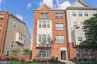 Building Photo - 7143 Beaumont Place