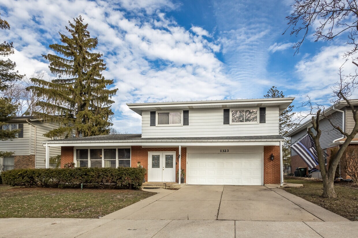 1323 N Vail Ave, Arlington Heights, IL 60004 House for Rent in