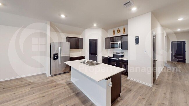 Foto del edificio - 756 Primrose Ln