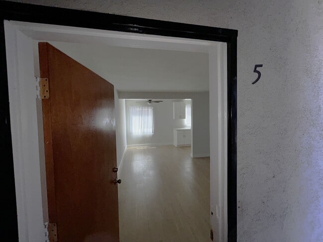 Photo - 803 S Crenshaw Blvd (Los Angeles, CA) Apartment