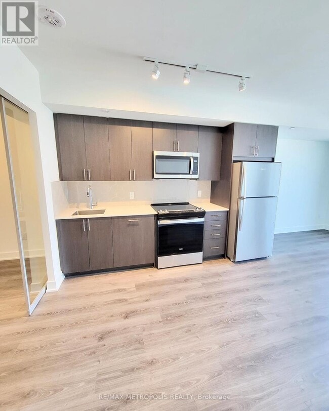 Building Photo - 2545 Simcoe St N