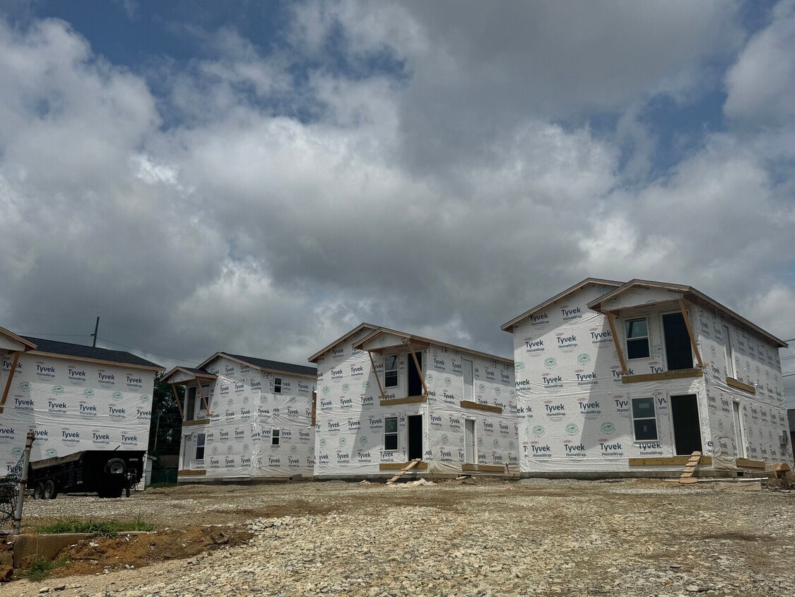 Primary Photo - Sunrise Suites Apartments