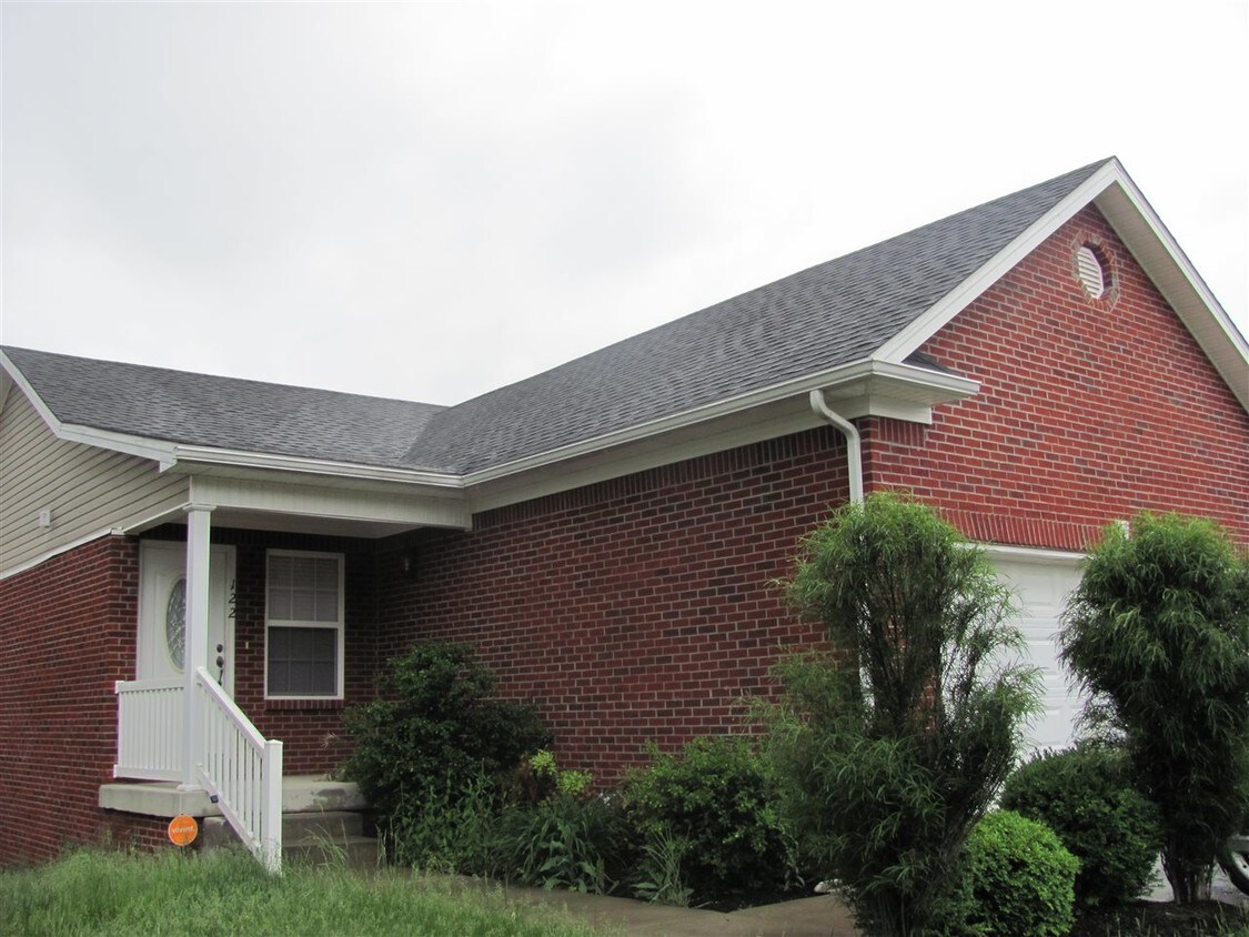 Primary Photo - 122 Twin Lakes Dr