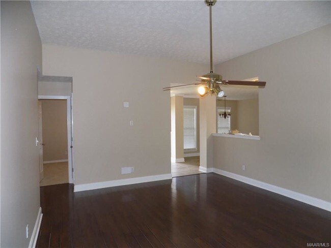 Building Photo - 580 River Birch Dr