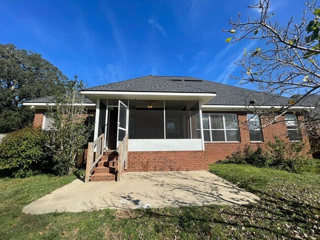 Building Photo - 4 Bedroom, 4 Bathroom in Fairfield neighbo...